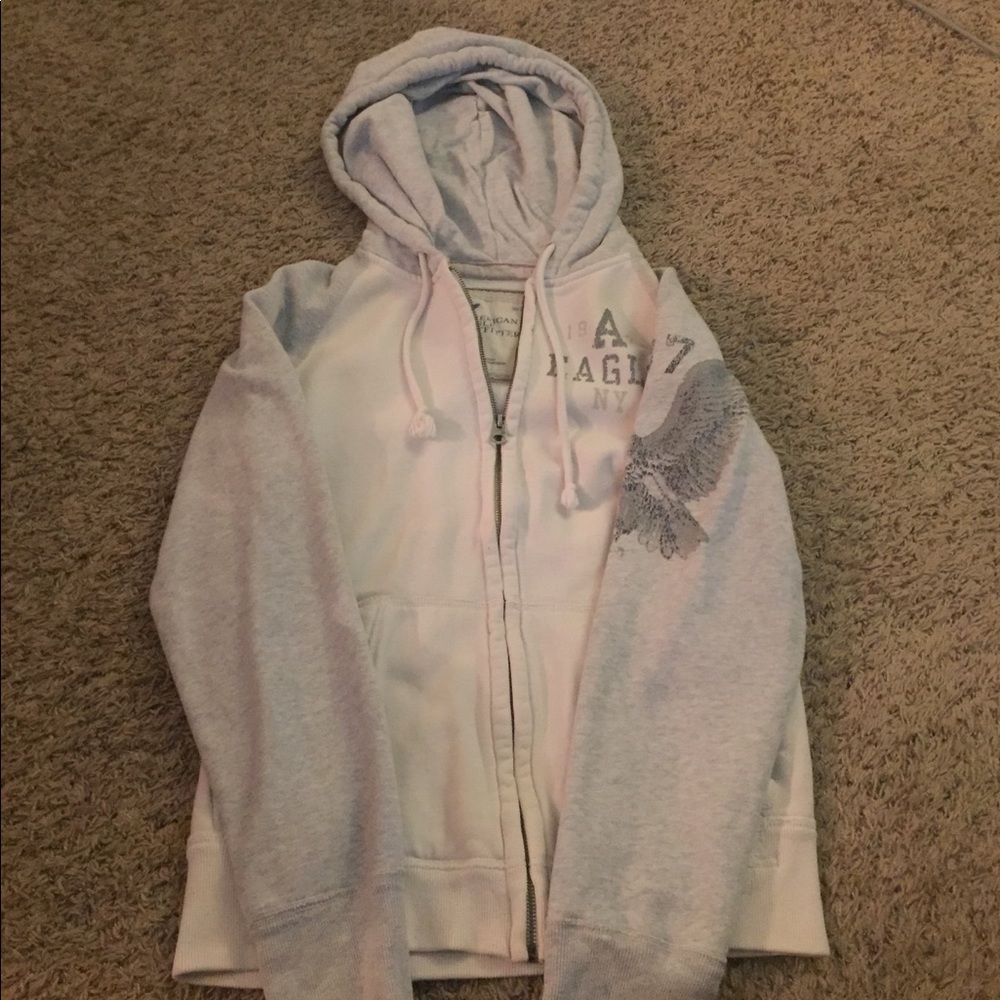 Men’s American eagle zip up hoodie.